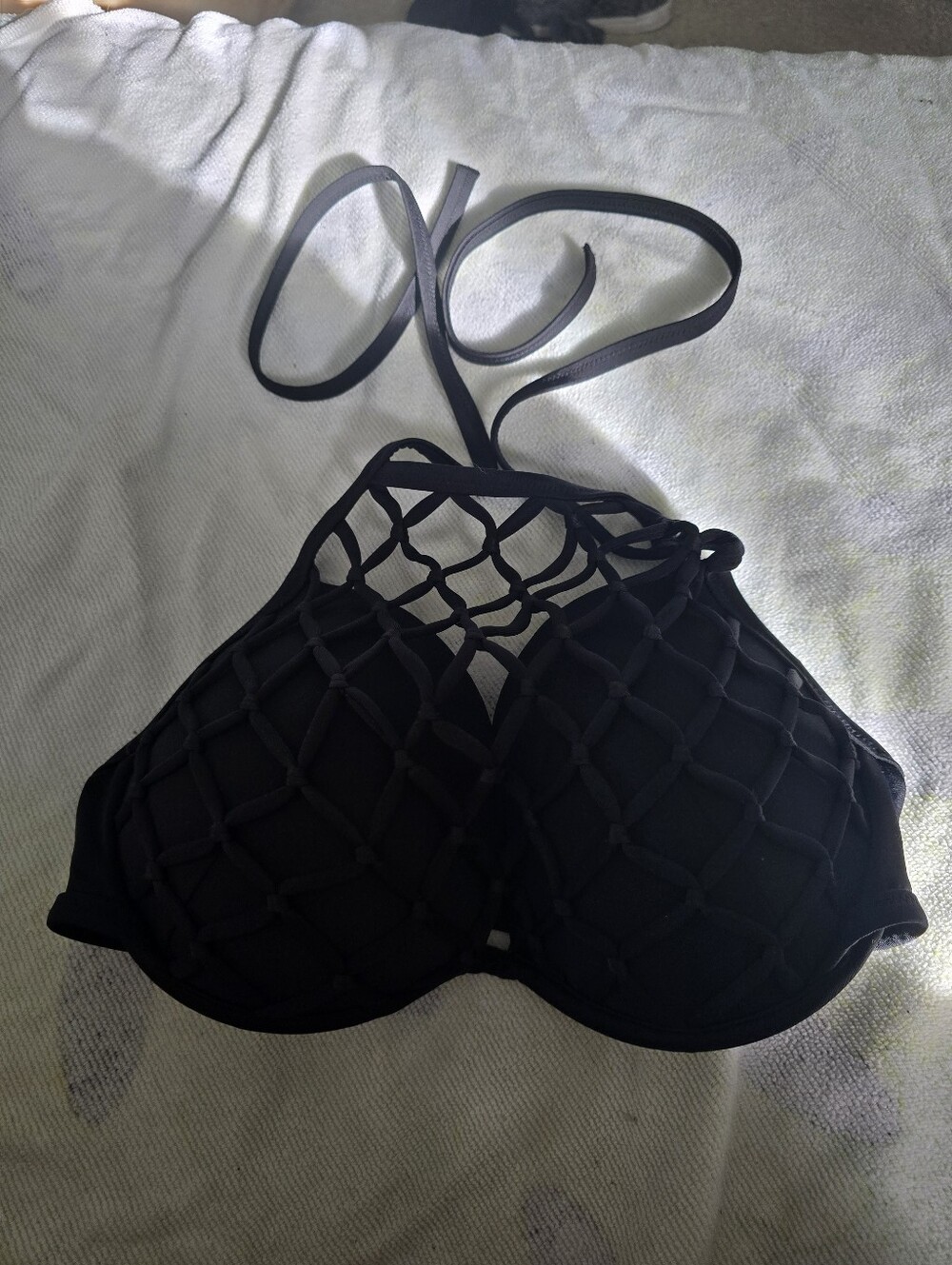 Shade Shore 34D Crusscross Pattern Front Black Bra. Excellant Condition